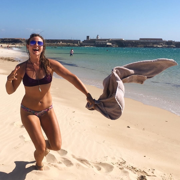 Meet your Posher, Olivia - Picture 2 of 2